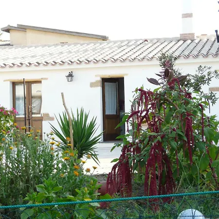 فندق مبيت وإفطار B&B Nurachi Nurachi